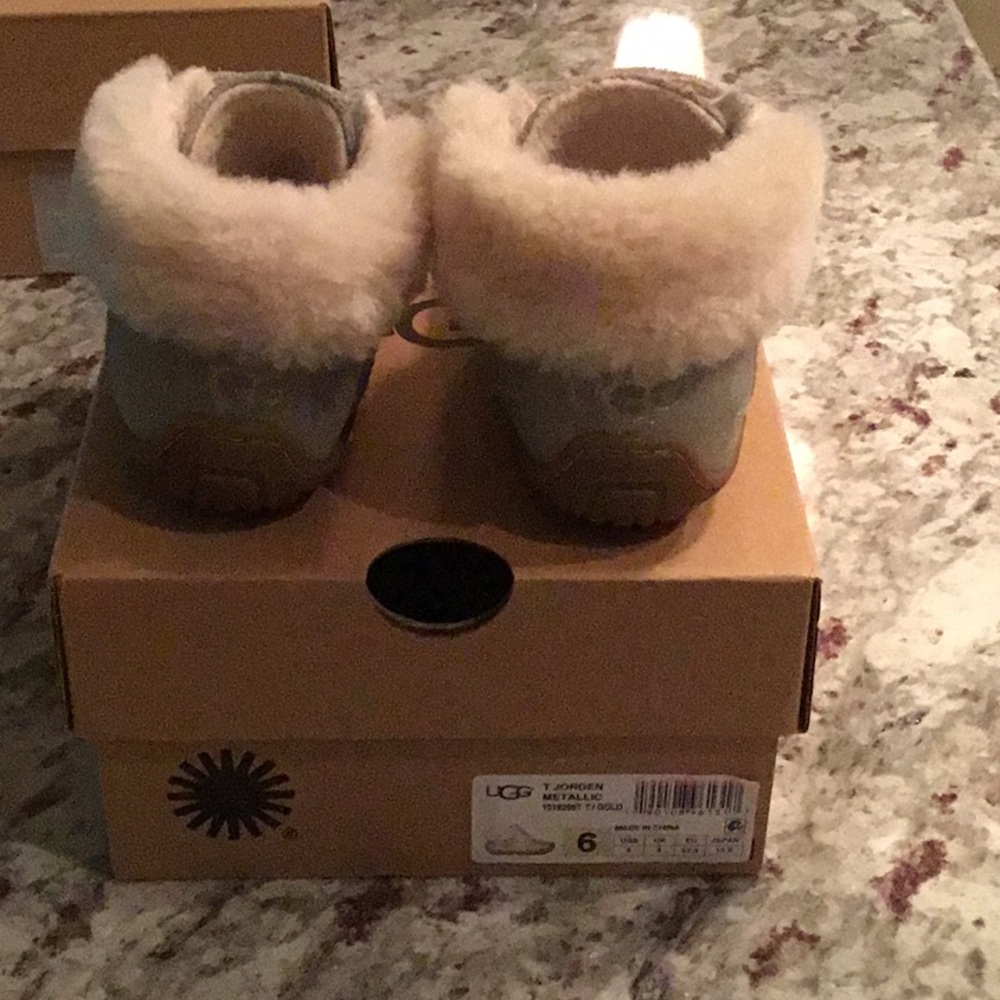 Ugg t jorgen metallic size 6